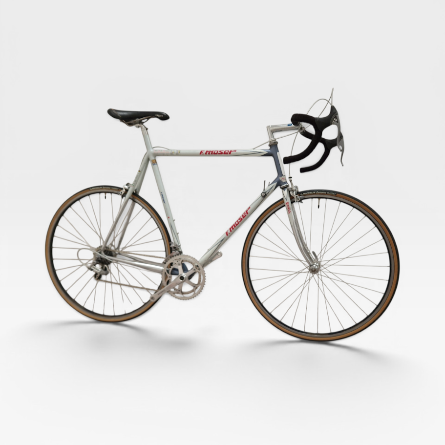 Francesco Moser Rennrad mit Columbus Leader Stahlrahmen, Shimano Dura-Ace Ausstattung und verchromter Gabel in Seitenansicht.